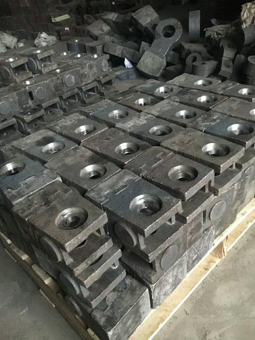 專業(yè)定制系列高鉻反擊破專用耐磨板平破碎機錘頭